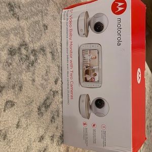 Motorola 5” video baby monitor with two cameras